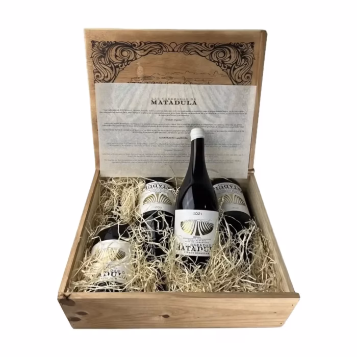 Conjunto exclusivo de estuche de madera y cuatro botellas de vino tinto Matadula 2021, un Ribera del Duero de Bodega Las Cabezadas ideal para regalo.