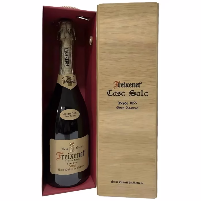 Presentación en caja original del vino espumoso Cava Freixenet Casa Sala Brut Nature Gran Reserva 2004 edición coleccionista
