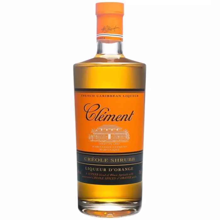 Botella de licor de naranja y especias Clément Créole Shrubb a base de ron agrícola de Martinica